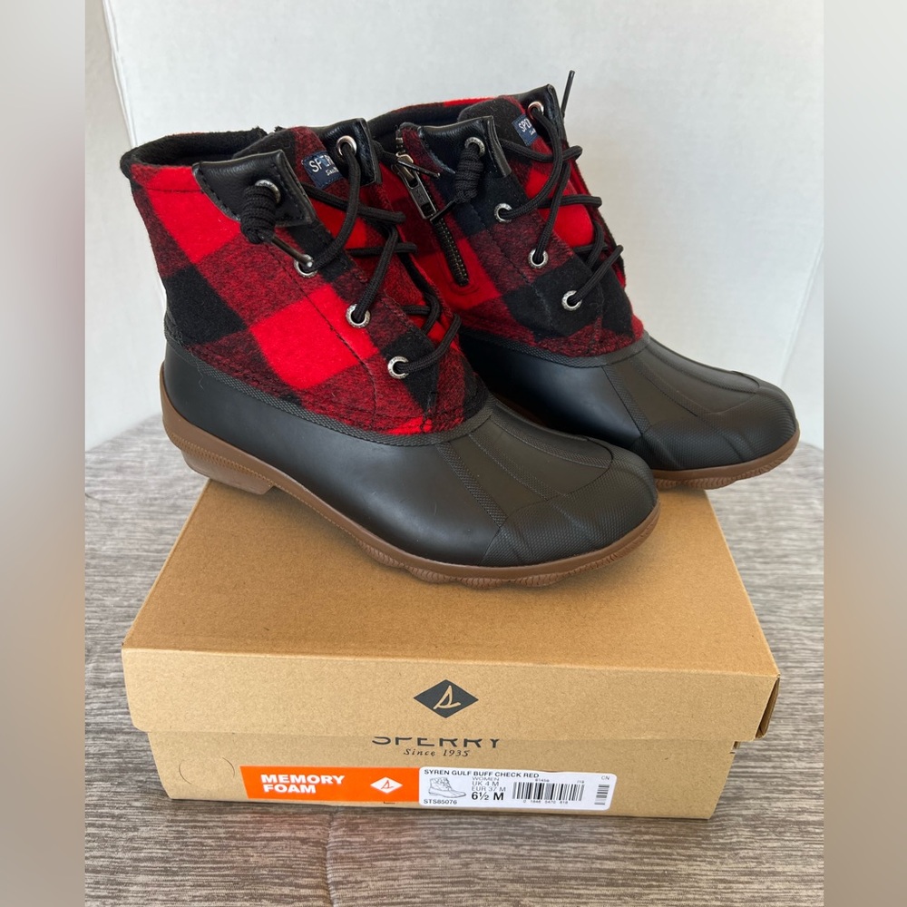 Like New! Sperry Red and Black Plaid Duck Boots. Size 6.5